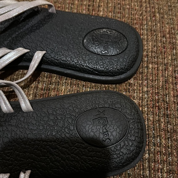 Sanuk women’s Flip Flop Yoga Salty , Size 10. Metallic - Picture 15 of 16